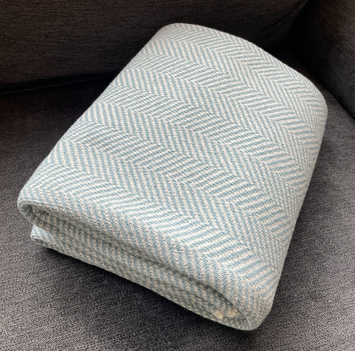 IN2GREEN Throw /Blanket Recycled Cotton BLUE White Approximately 52x60