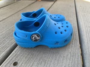 crocs aqua blue