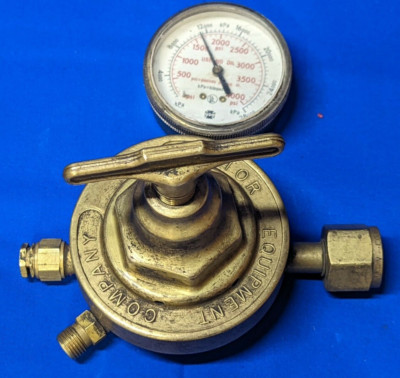 VICTOR COMPRESSED GAS REGULATOR MODEL: SR-450D S/N: LD89005 MAX INLET: 3000PSIG