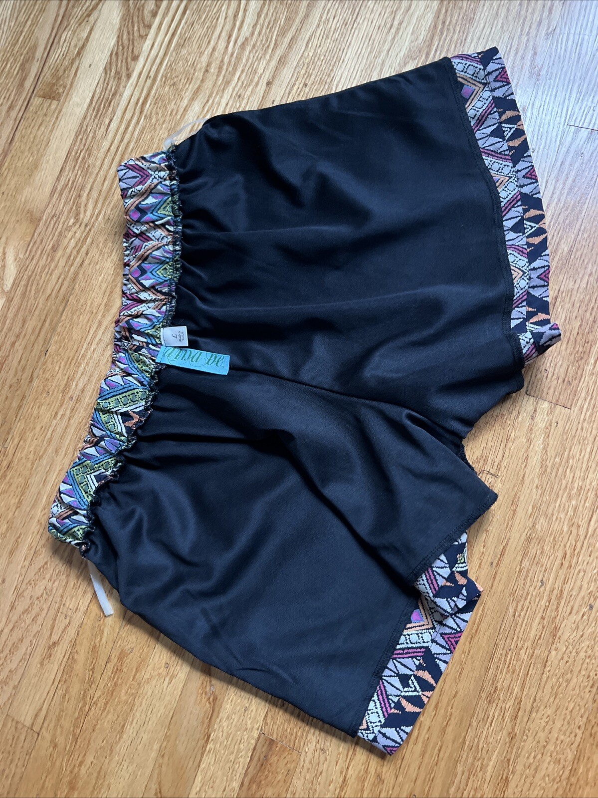 Dinabe Large Chevron Patterned Shorts Lightweight - image 6