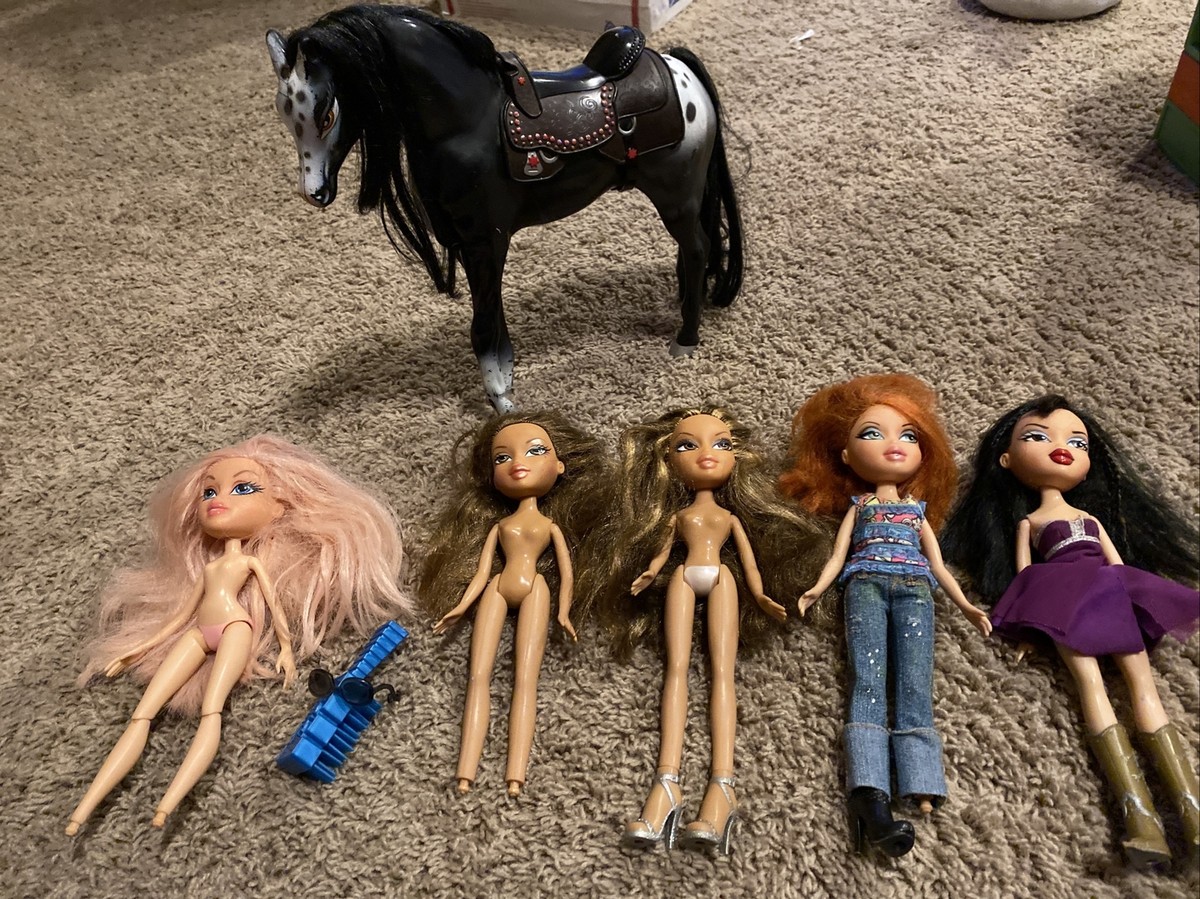 bratz lot 2001-2015 Dolls and horse A