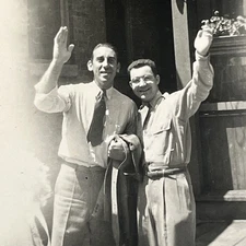 “HI HELLO ‘How Are You’” “Two Guys Waving” PHOTO 1944 B&W Short TIE Fashion MEN