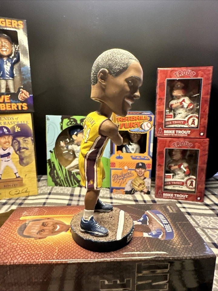 Kobe Bryant Dodgers Bobblehead Dodger Stadium 8/8/2025 Novo em folha na caixa original - Imagem 4 de 4