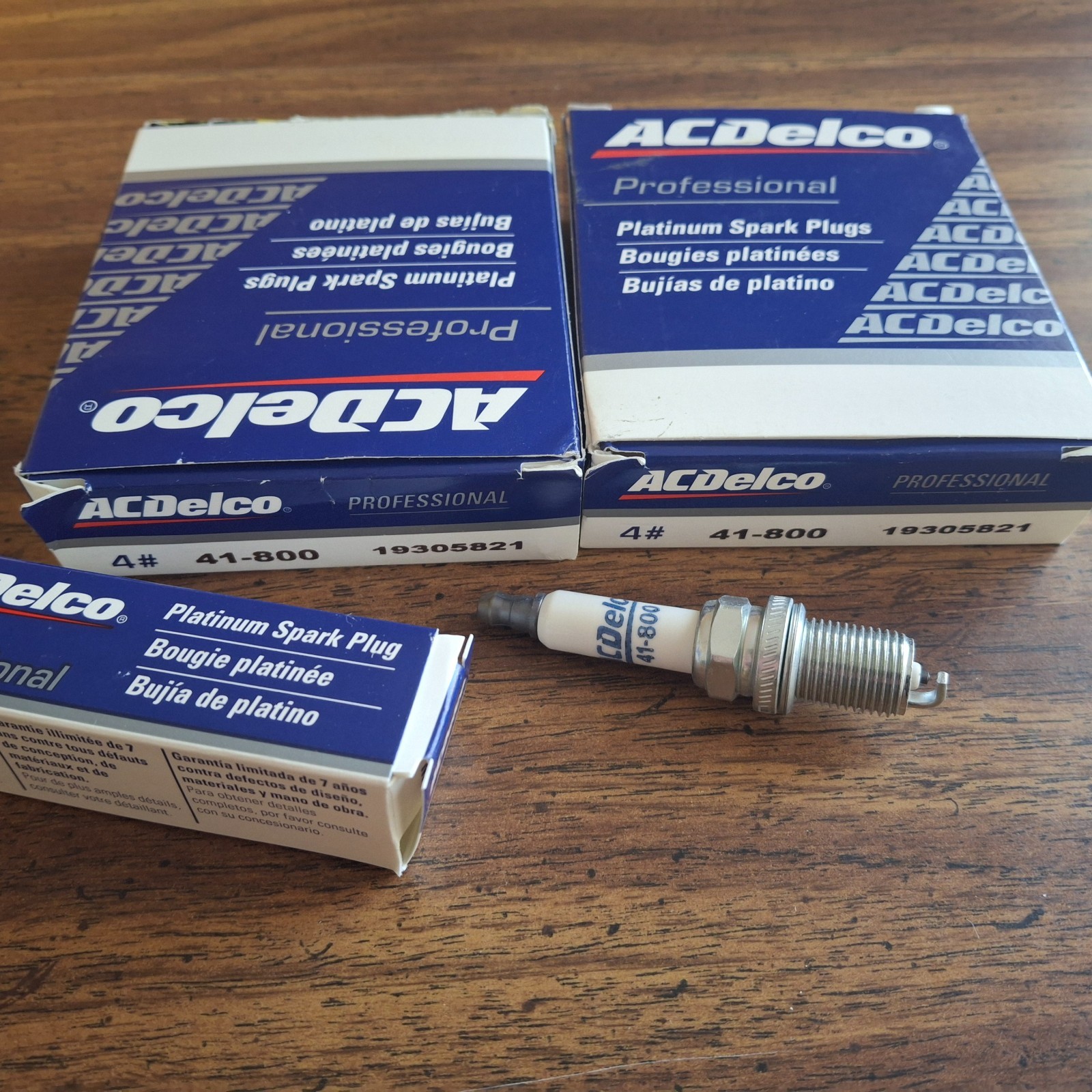 Set Of 8 Genuine GM Spark Plugs 19305821 ACDelco 41-800 New