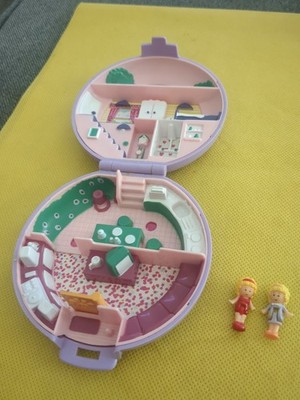 1989 Bluebird Polly Pocket Polly s Flat Purple Compact Set WITH 2 FIGURES