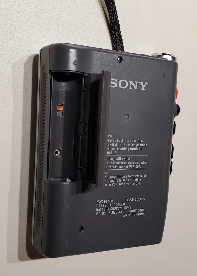 CASSETTE-GRABADORA SONY TCM200-DV GRABADORA DE MANO PARA PIEZAS CASETE TAMAÑO COMPLETO Foto 3 de 4