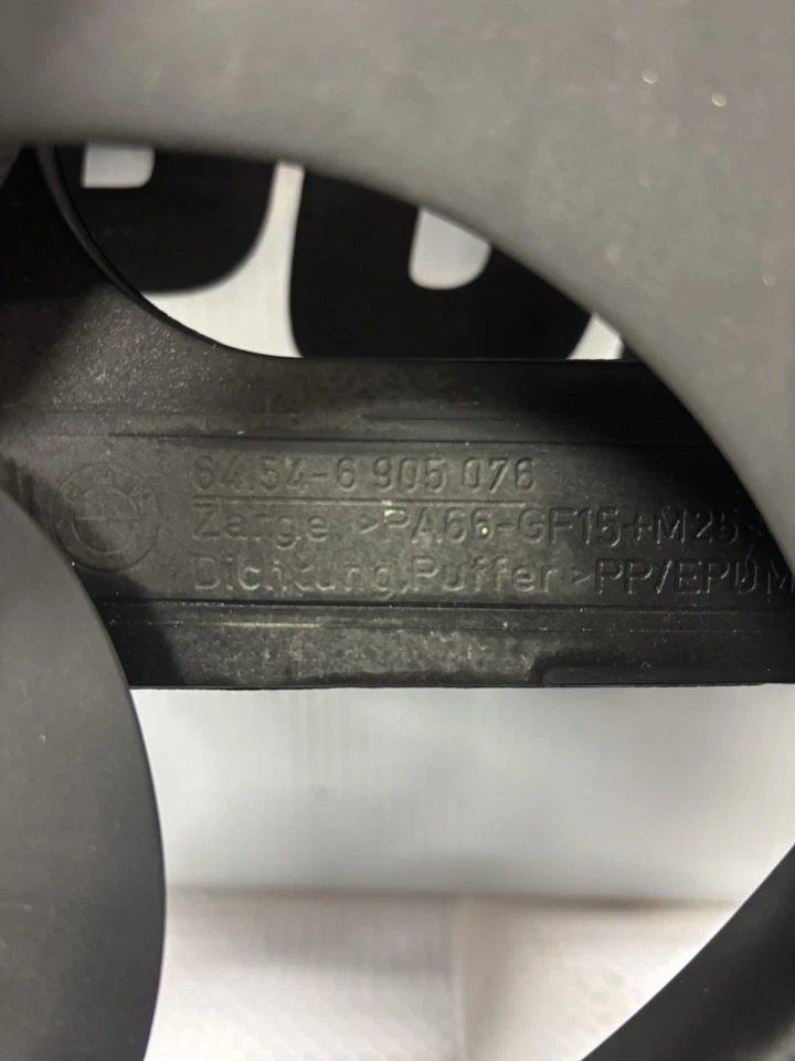 BMW 330ci E46 2001 ventilador de refrigeración del radiador con cubierta OEM Foto 2 de 4