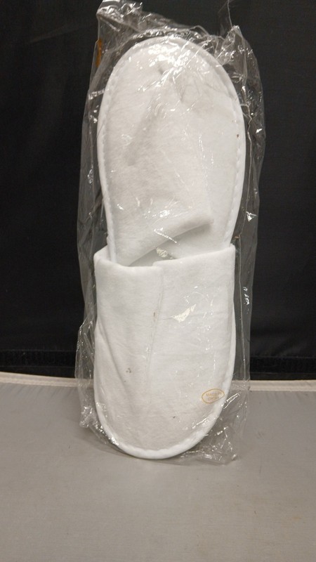 White Spa Slippers Unisex Closed Toe Disposable Hotel Guest Travel Slipper White