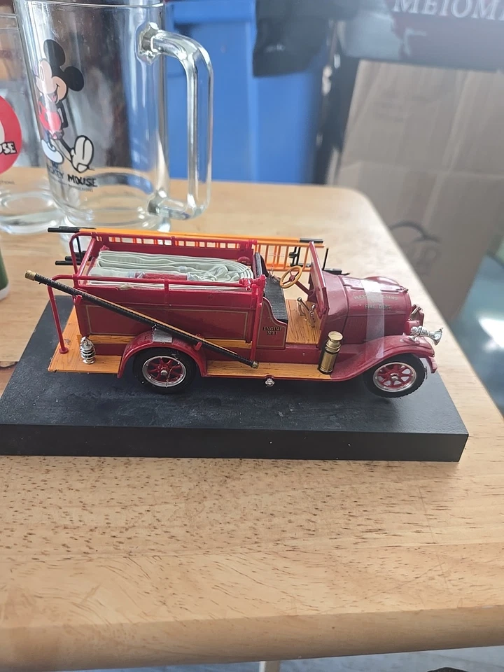 1928 REO Fire Truck Replica Signature Models Pleasant Plains VFD Model 1/32 - Image 3 of 4