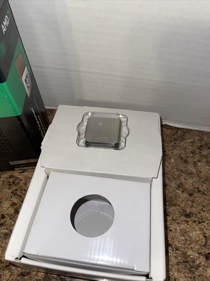 AMD 64 Opteron Processor Model 285 Dual Core Processor Open Box OSA285FAA6CB #2 - Image 2 of 4