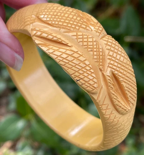 Bakelite snake scale pattern bangle bracelet vintage jewelry TESTED