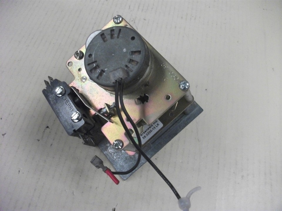 Speed Queen Greenwald Dryer 59320015 Square Coin Acceptor Coin Drop [Used] eBay