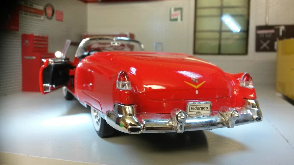 1:24 Cadillac Eldorado 1953 Open Convertible Detailed Welly Diecast Scale Model - Image 2 of 4