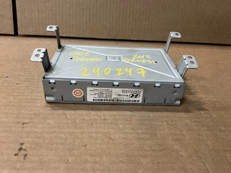 2009-2012 HYUNDAI GENESIS NAVIGATION RADIO DISPLAY SCREEN GPS OEM 96563-3M000 - Image 3 of 4