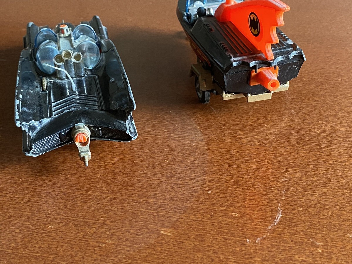 レア CORGI BAT MOBILE バットマン ミニカーとヨットセット レア CORGI BAT MOBILE バットマン ミニカーとヨットセット
