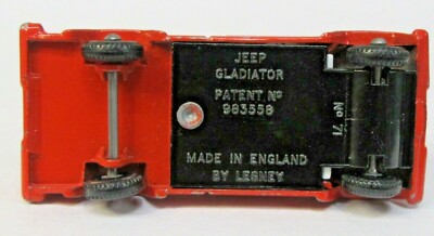 Matchbox #71 JEEP GLADIATOR Pickup Truck black plastic wheels