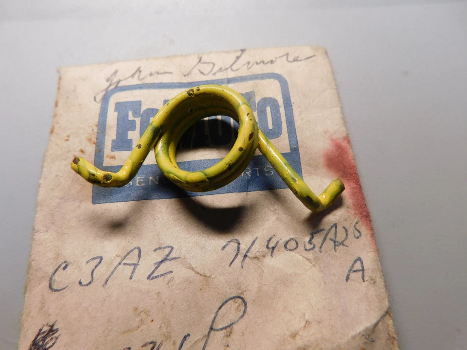 NOS OEM Ford Country Squire S/W C3AZ-71405A25-A Lwr Fuel Filler Door Spring 63-4 Foto 2 de 2