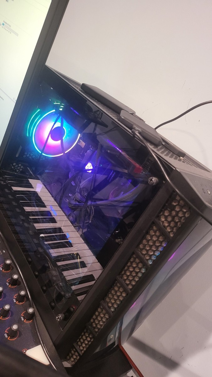 Core i7 7700k 16gb ram Nvidia GeForce GTX 1070 8gb 1 SSD 1tb,3 hdd