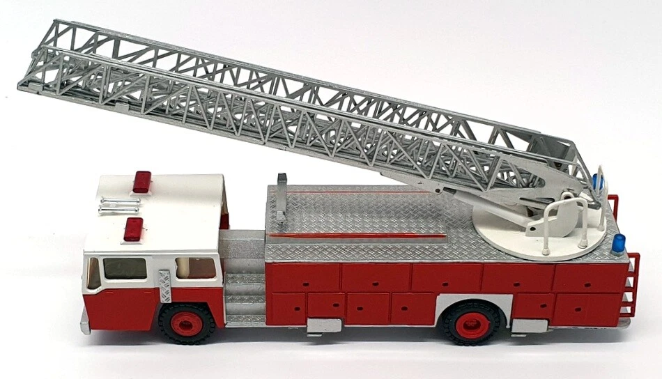 Conrad 1/50 Scale 5502 - Emergency One Fire Engine Truck Rescue Ladder - Image 4 of 4