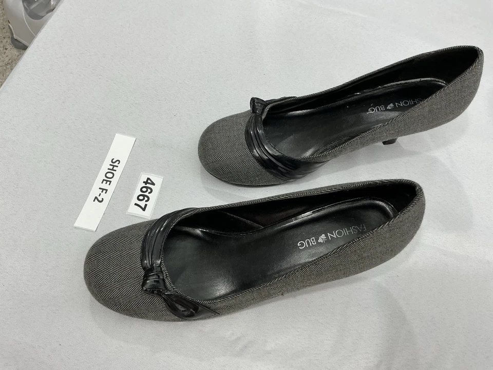 Womans Fashion Bug Slipon Pumps 8 Black Kitten Heel  - Image 3 of 4