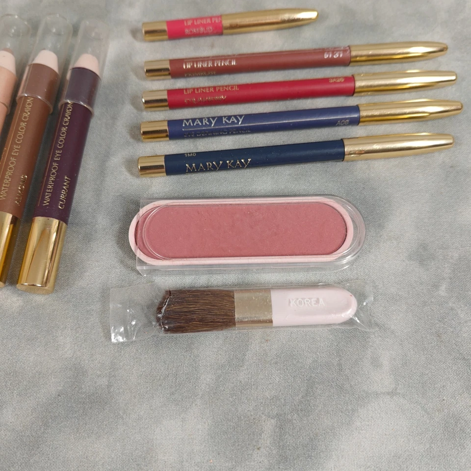 Mary Kay Eye & Lip Liner Lot + Eye Color Crayons & Blush – Mixed Shades (10pcs) - Image 4 of 4