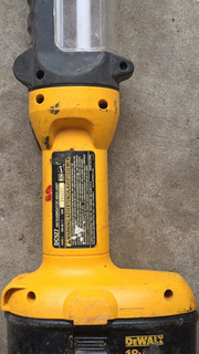 DEWALT DC527 18V Cordless Worklight Flashlight Portable Handheld Hanging
