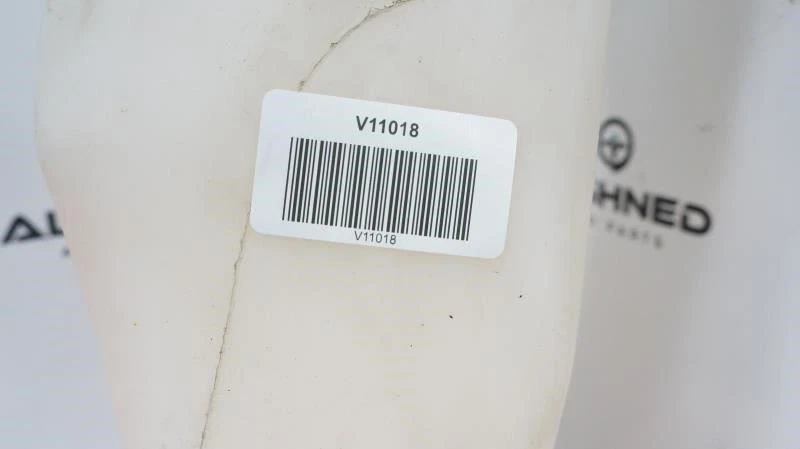 2007-2013 Chevrolet Silverado 1500 Windshield Washer Reservoir Bottle 15917651 - Image 3 of 4