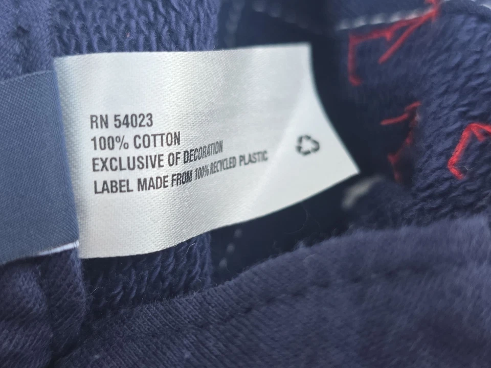 Gorra de béisbol Baby Gap 0-6 meses "Free Hugs" roja y azul Foto 4 de 4