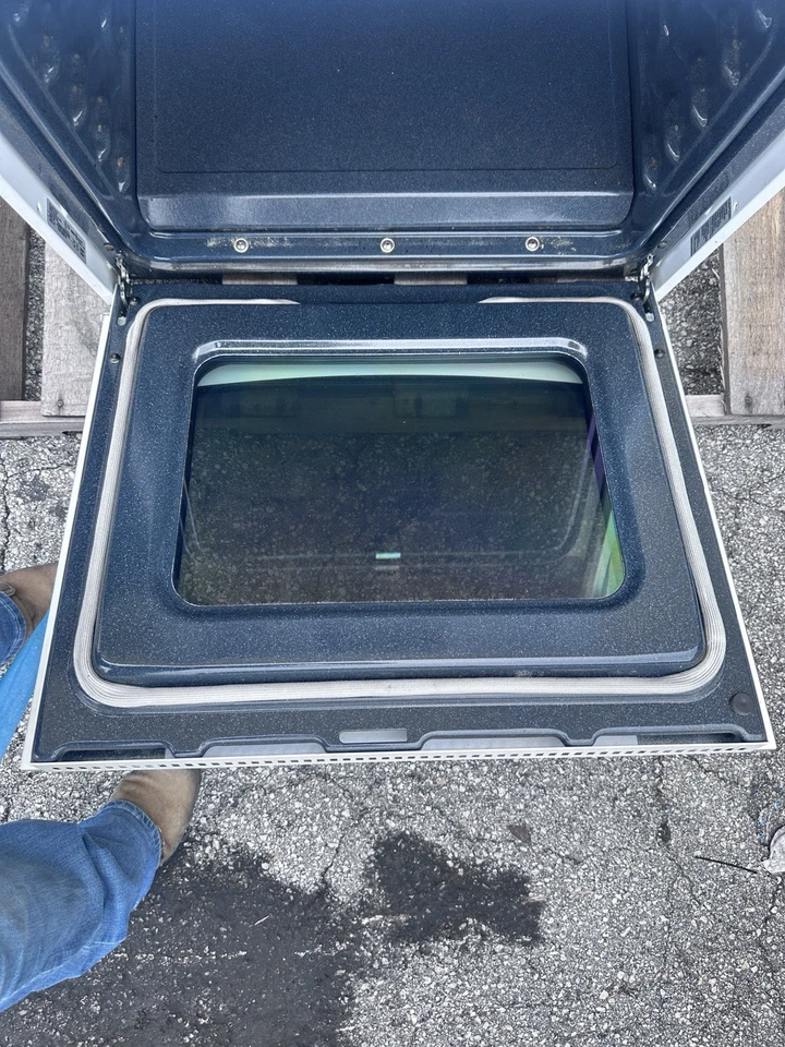 GE Monogram ZEK937WD1WW Built-in Electric Single Oven 27" - Image 4 of 4