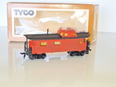 Tyco 327-15B Chattanooga Caboose. Painted. Fair cond. Part Boxed. HO scale