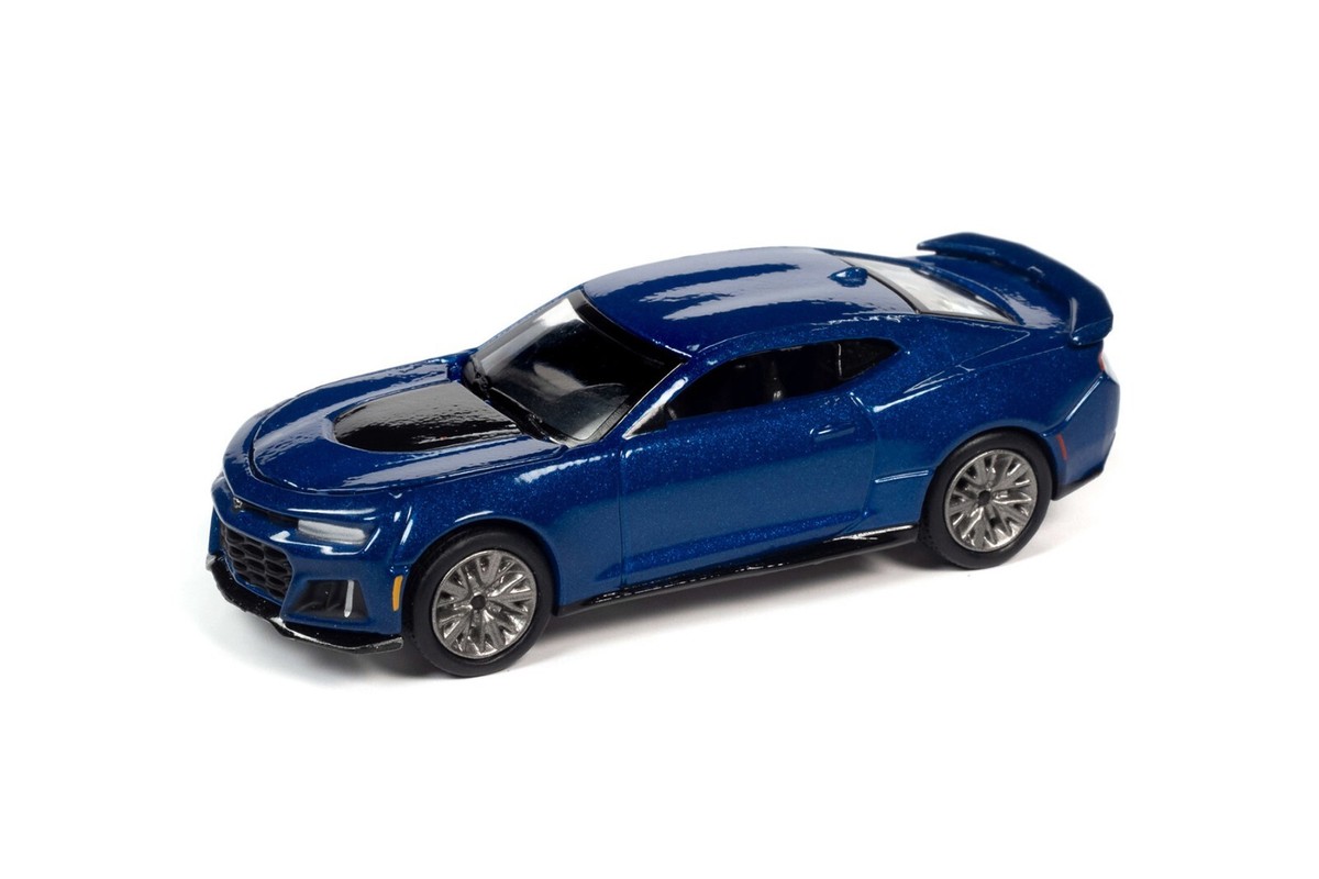 2018 CHEVY CAMARO ZL1 1/64 scale DIECAST CAR AUTO WORLD AWSP059