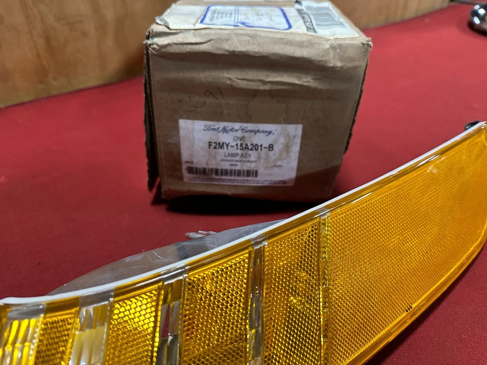 NOS 1992-1994 MERCURY GRAND MARQUIS SIDE MARKER LIGHT F2MY-15A201-B LH 92-94 - Imagem 2 de 3