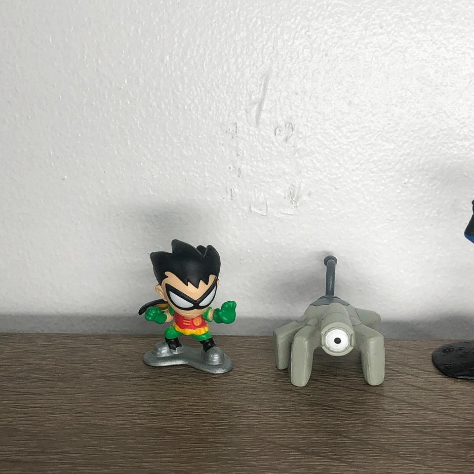 Lote de 4 mini set de héroes de cómics de Teen Titans Robin Cyborg Aqualad Plasmus Bandai Foto 4 de 4