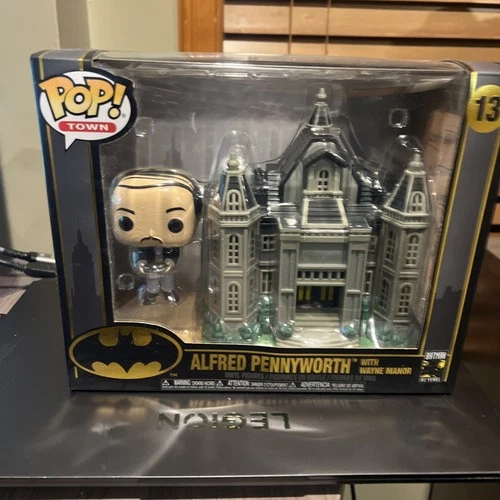 Funko Pop! Town: DC Universe - Alfred Pennyworth with Wayne Manor #13 Batman