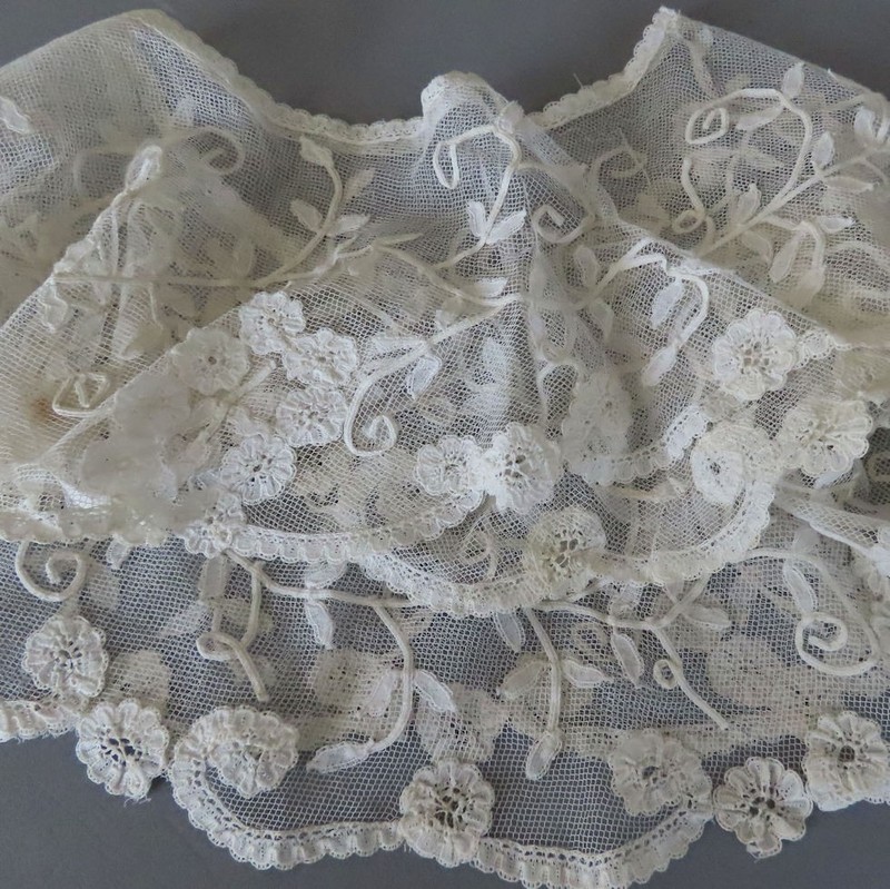 Antique Dainty Handmade Brussels Belgium Creamy PRINCESS LACE 42" Bertha COLLAR