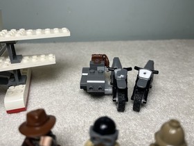 LEGO Indiana Jones 7623 Temple Escape 7620 Motorcycle Chase Minifigures + Plane