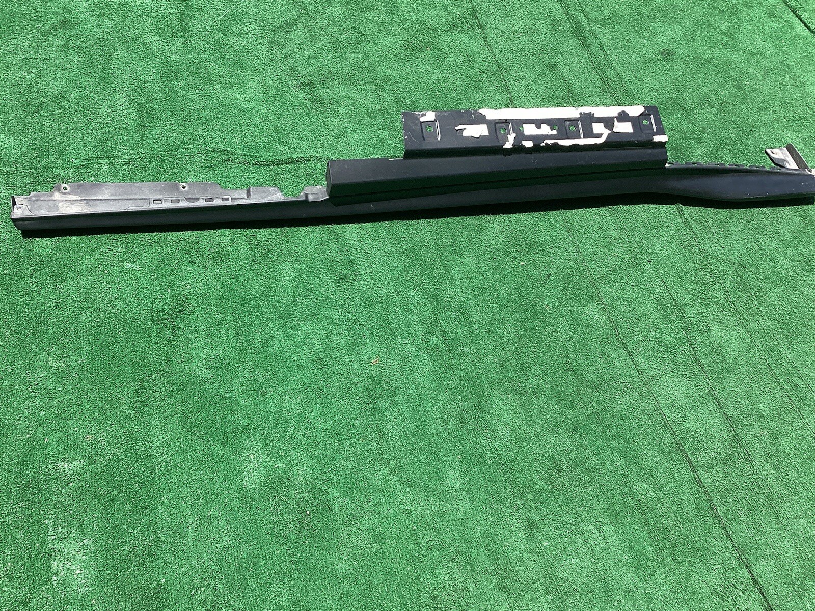 FERRARI 812 SUPERFAST DRIVER LEFT SIDE ROCKER PANEL SKIRT OEM 88068510