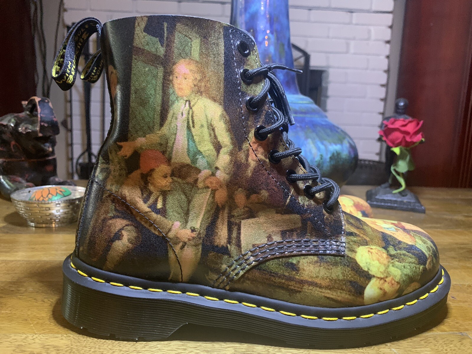 Womans size 9 Dr Martens 1460 Hogarth Renaissance Museum Pascal limited boots