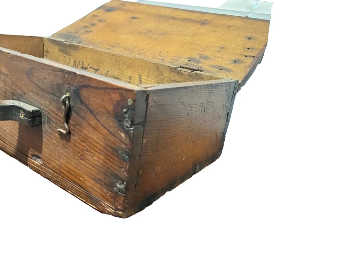 Antique Wood Traveling Case w/ Handle, Nice Cond., 20.5”(L Antique Wood Traveling Case w/ Handle, Nice Cond., 20.5”(L