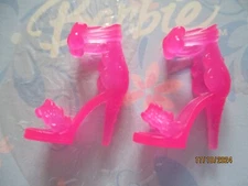 BARBIE DOLL / PAIR OF SHOES: BOOTS, PUMPS ....... (2745)