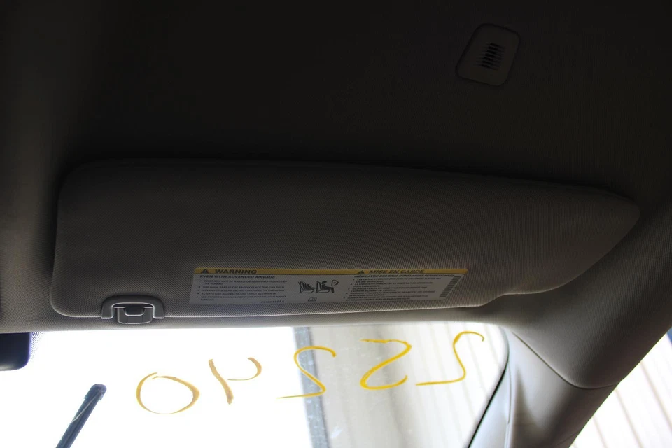 二手 右遮阳板 适合:2019 克莱斯勒 Pacifica 照明 带天窗 带o g — 第 2/4 张图片