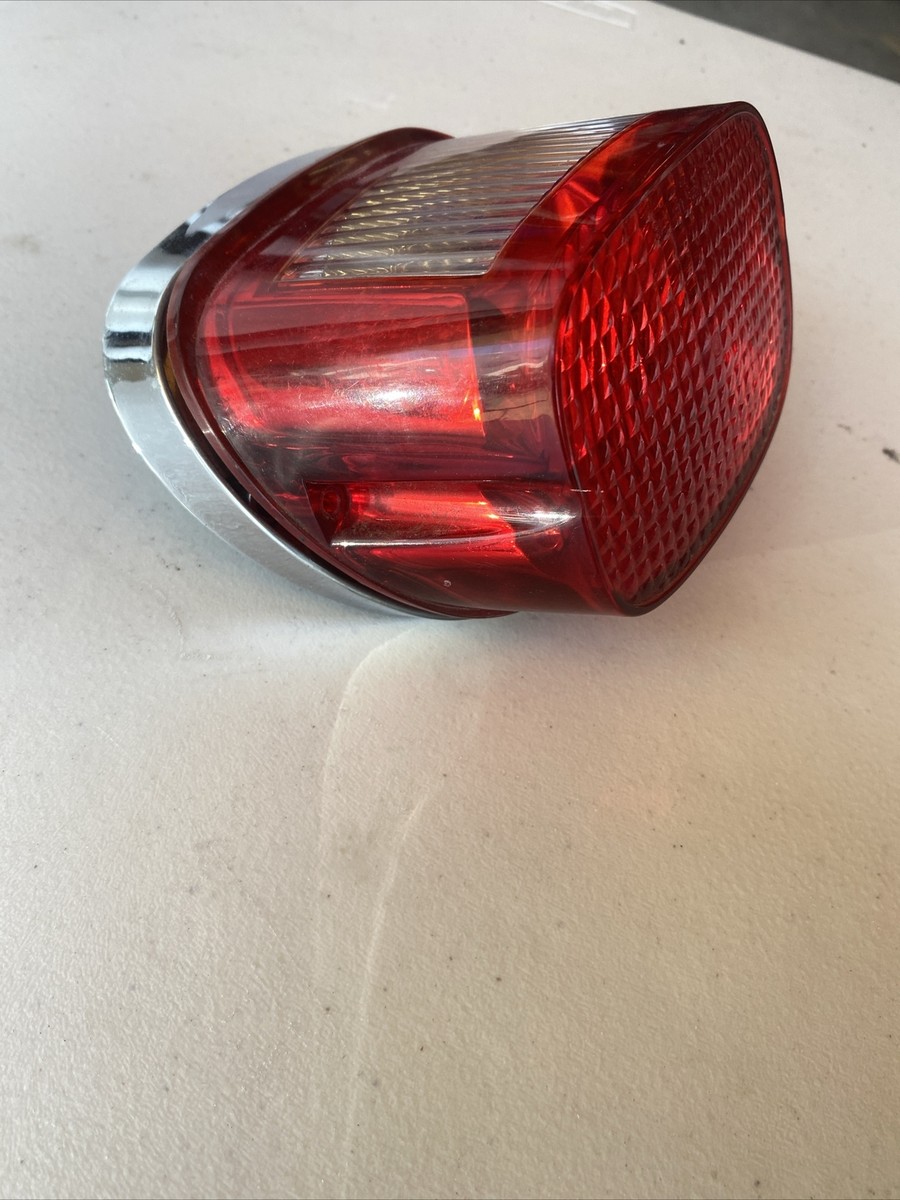 HARLEY DAVIDSON TAIL LIGHT LAMP ASSEMBLY 68066-99A W/ 68772-09 