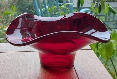 Sowerby Rose Schale Vase Rubinrot Glas Dreispitz Stil Schale 9 cm hoch Vintage