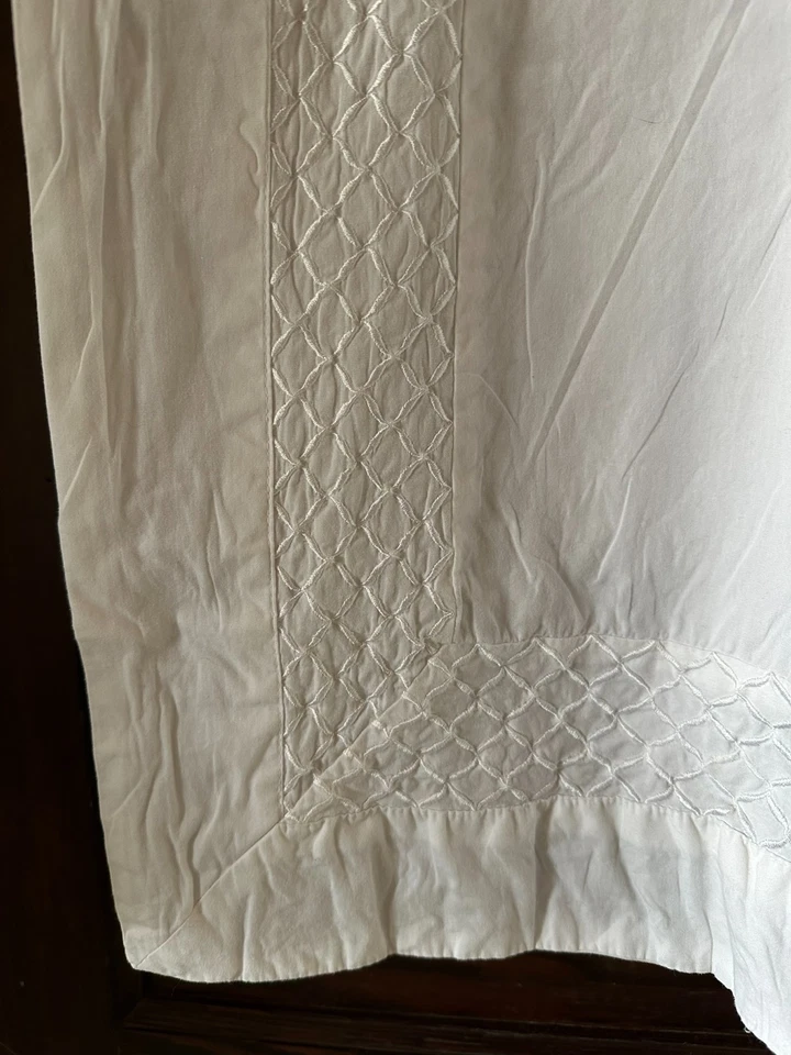 Almohada simulada blanca única bordada NICOLE MILLER HOME 24" X 31" 100 % algodón Foto 3 de 4