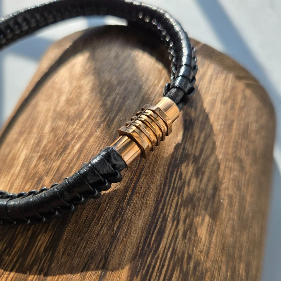 Pulsera de cuero de acero inoxidable de 8 pulgadas con bloqueo magnético Foto 2 de 4