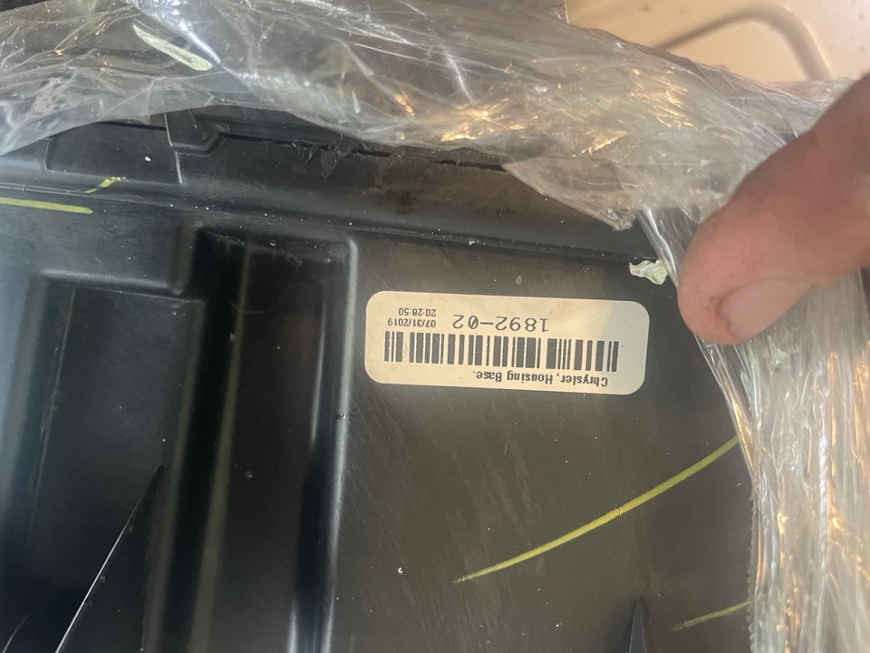 Farol de halogênio original Dodge Challenger 2019 - Imagem 3 de 4