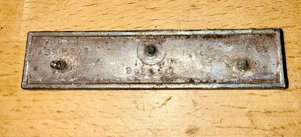 Chevrolet Chevelle SS 1970 1971 1972 interior panel de puerta emblema insignia 9817279 Foto 3 de 4