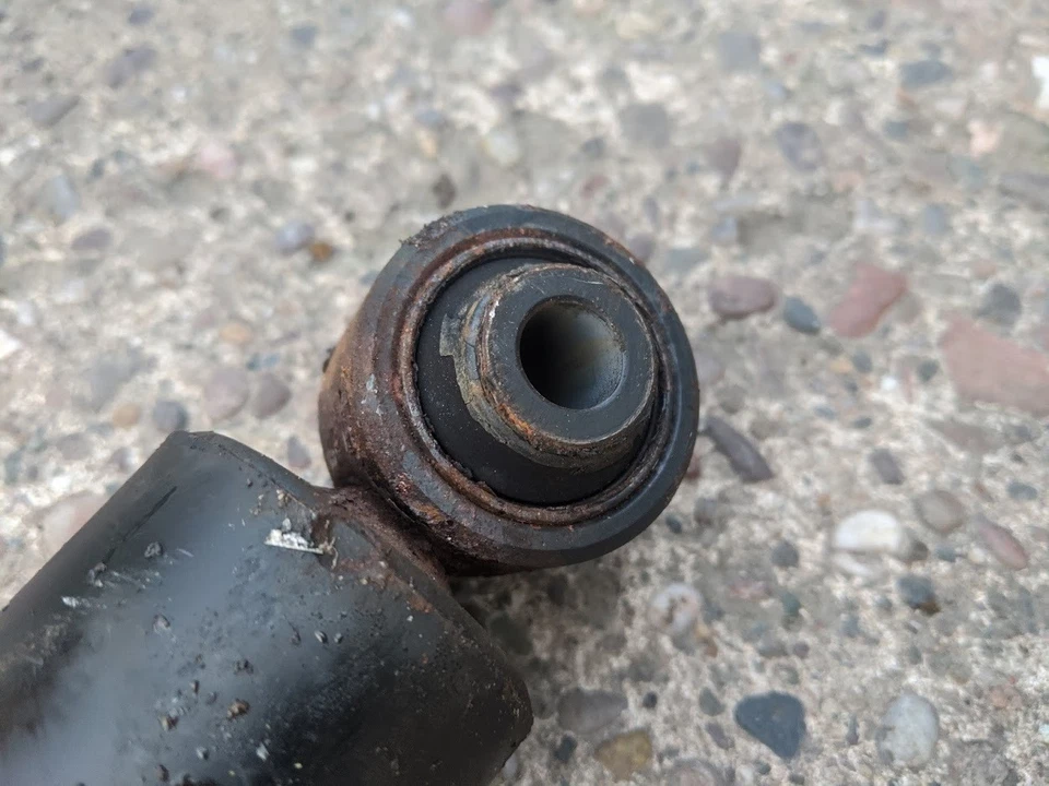 KYB SUSPENSION SHOCK ABSORBER TO FIT TOYOTA RAV4 MK3 - Image 3 of 4