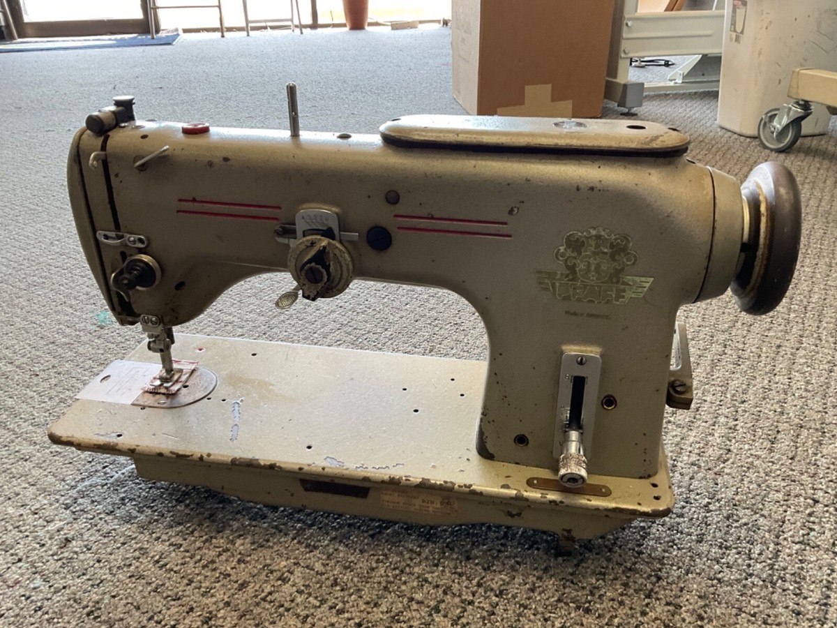 Pfaff 238 Industrial Zigzag Sewing Machine in working Pfaff 238 Industrial Zigzag Sewing Machine in working