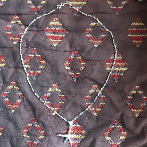 Collier avec un pendentif stylisé d'une corde d'escalade, argent 925